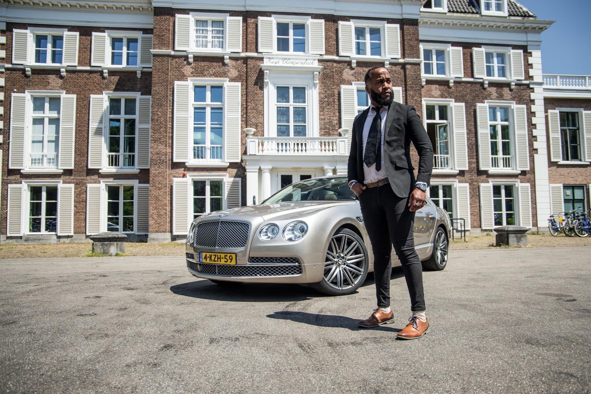 bentley flying spur buiten