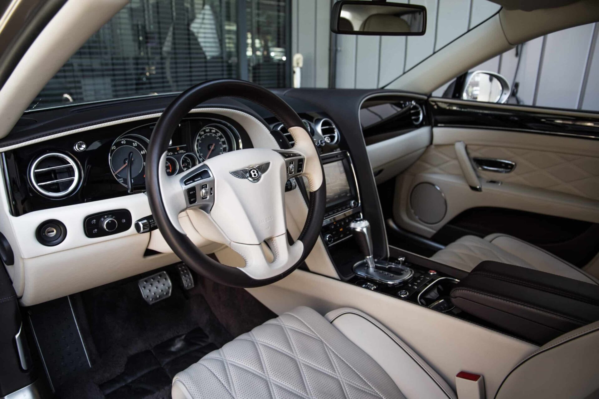bentley flying spur interieur 3 scaled