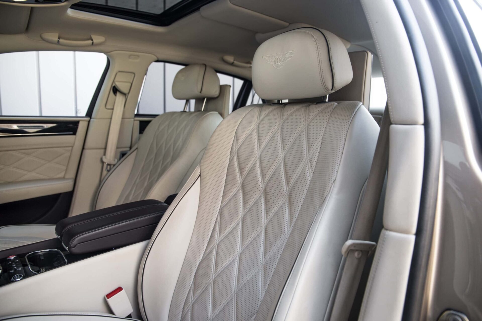bentley flying spur interieur 5 scaled
