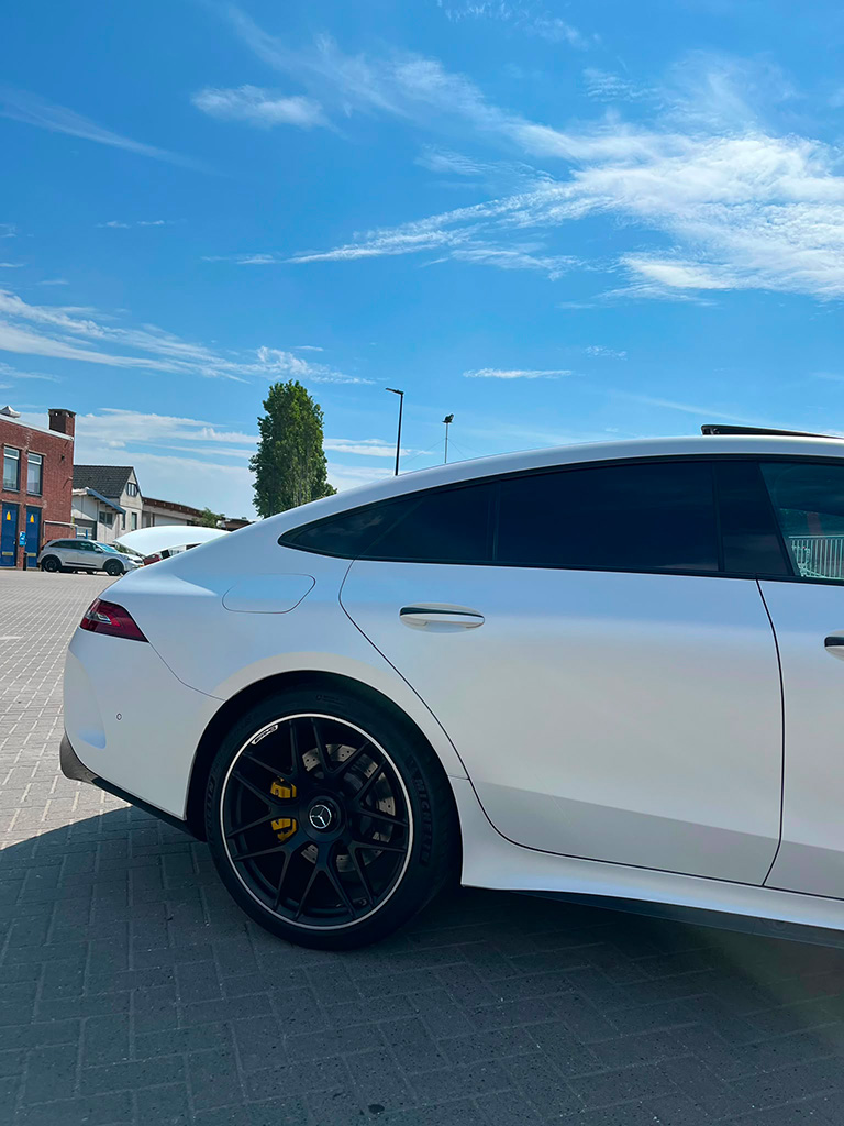 Mercedes gt63 amg wit achterwiel