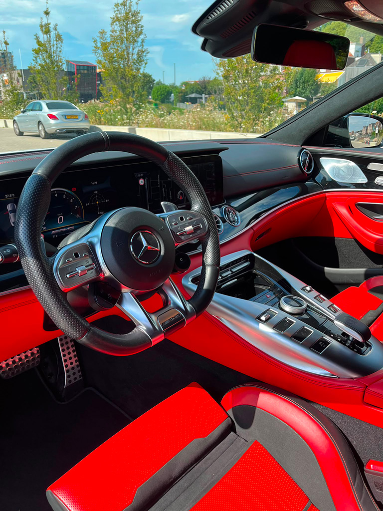 Mercedes gt63 amg wit interieur stuur