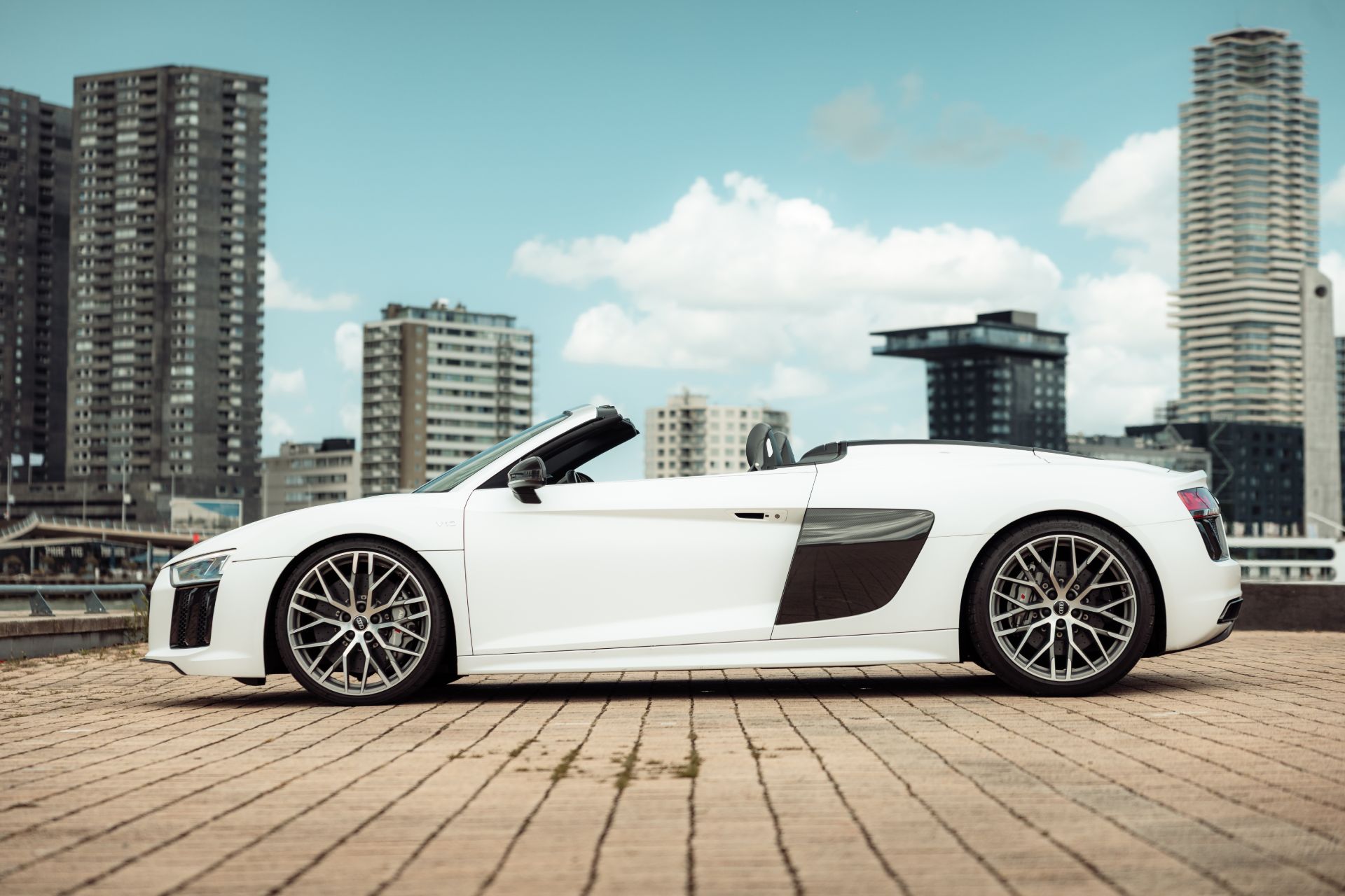 audi r8 spyder zijaanzicht