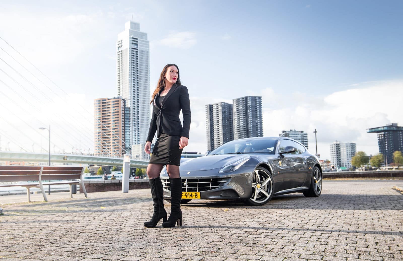 Ferrari bij de Erasmusbrug