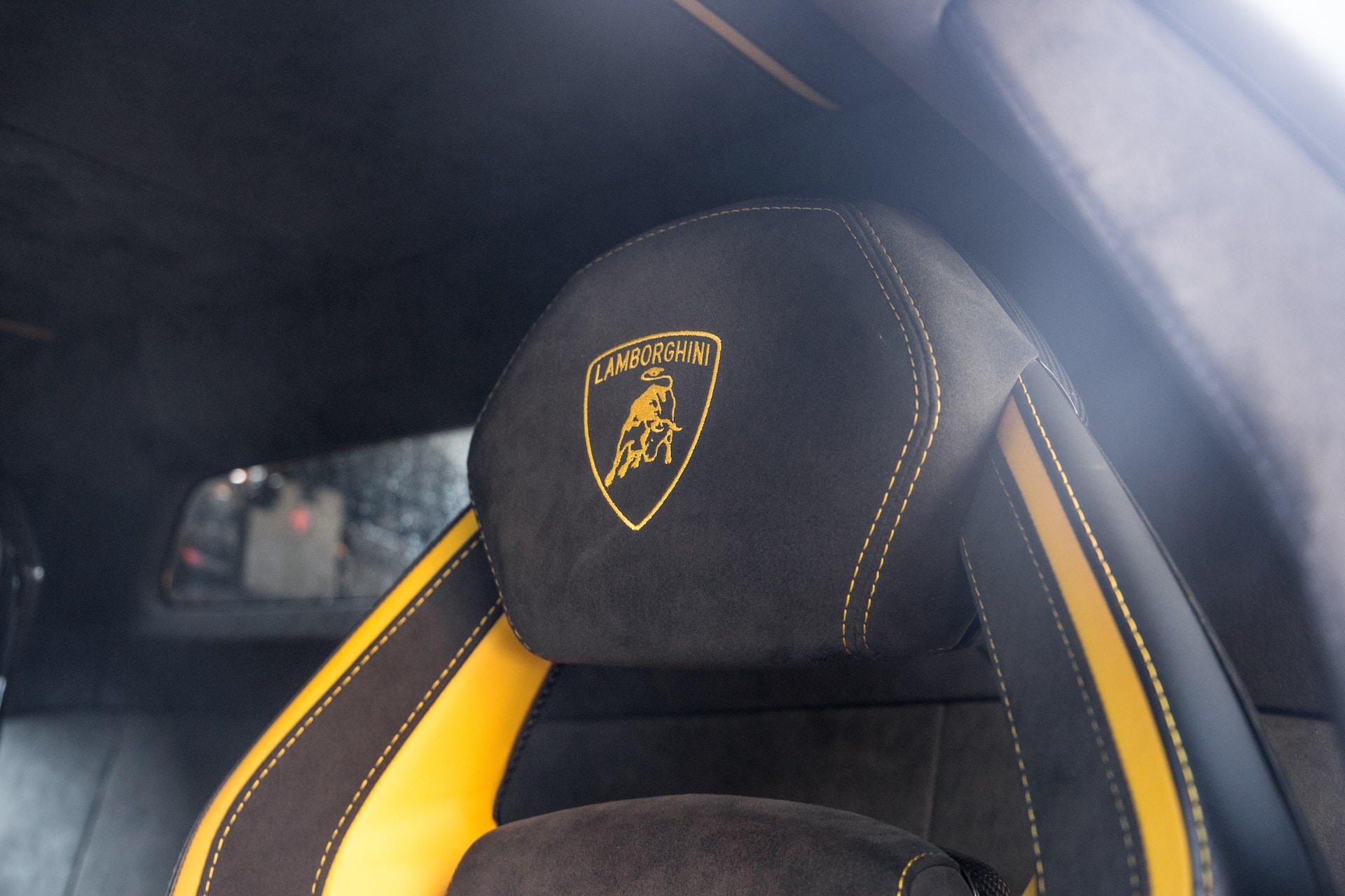 lamborghini aventador s hoofdsteun