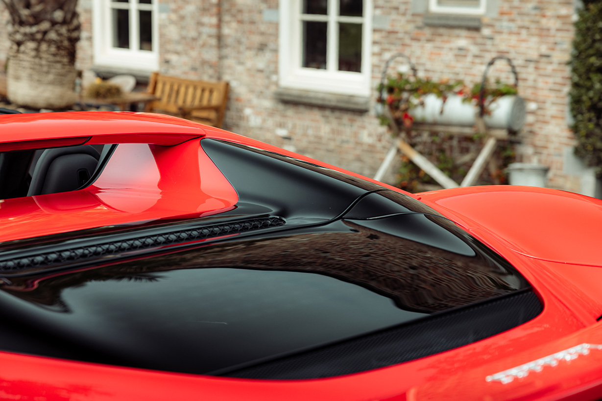 Ferrari 296 GTS bovenaanzicht 2