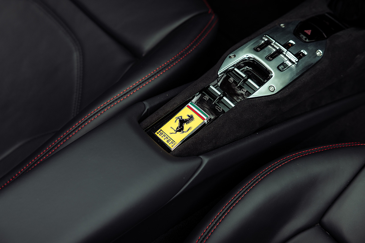 Ferrari 296 GTS interieur 2