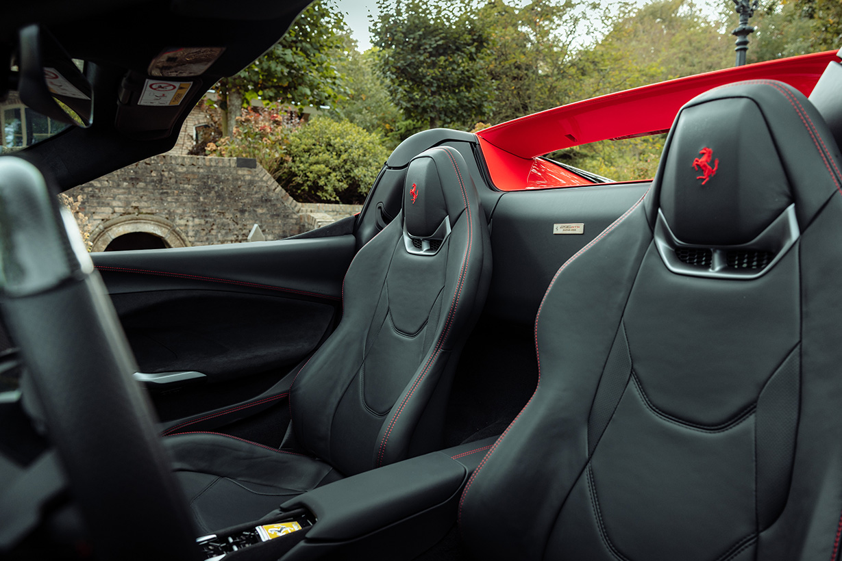 Ferrari 296 GTS interieur 4