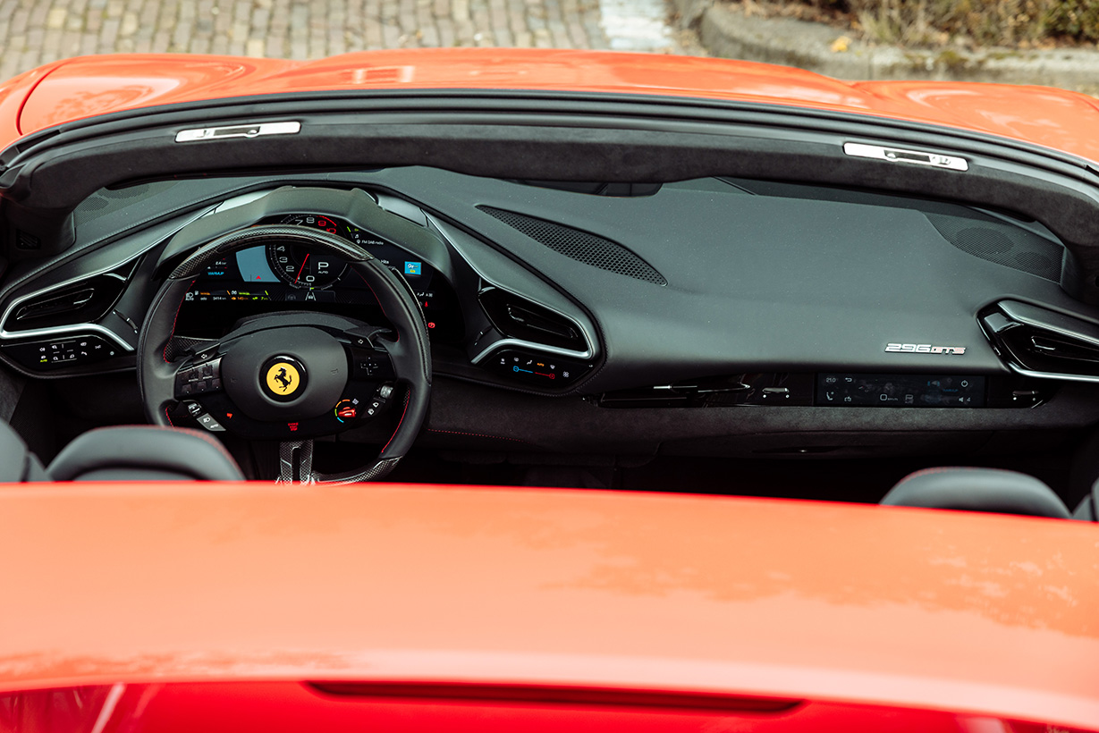 Ferrari 296 GTS interieur 5 1