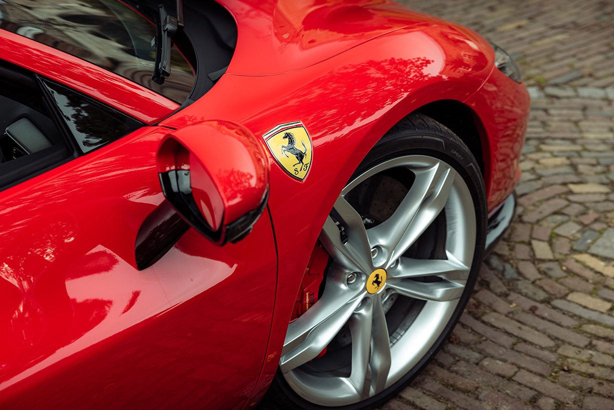 Ferrari 296 GTS velg hoog