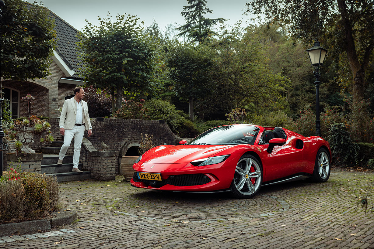 Ferrari 296 GTS vooraanzicht schuin