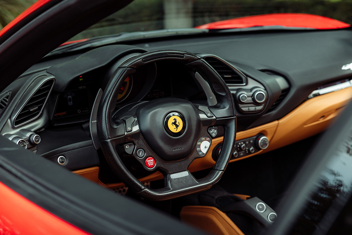 Ferrari 488 Spider interieur 6