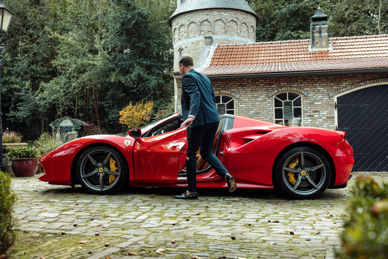 Ferrari 488 Spider zijaanzicht deur open