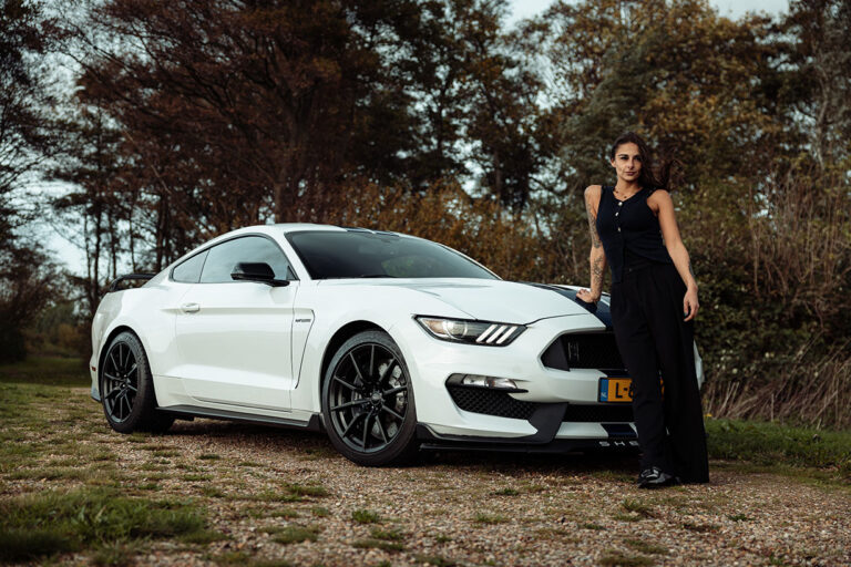 Ford Mustang Shelby GT350 vooraanzicht dichtbij