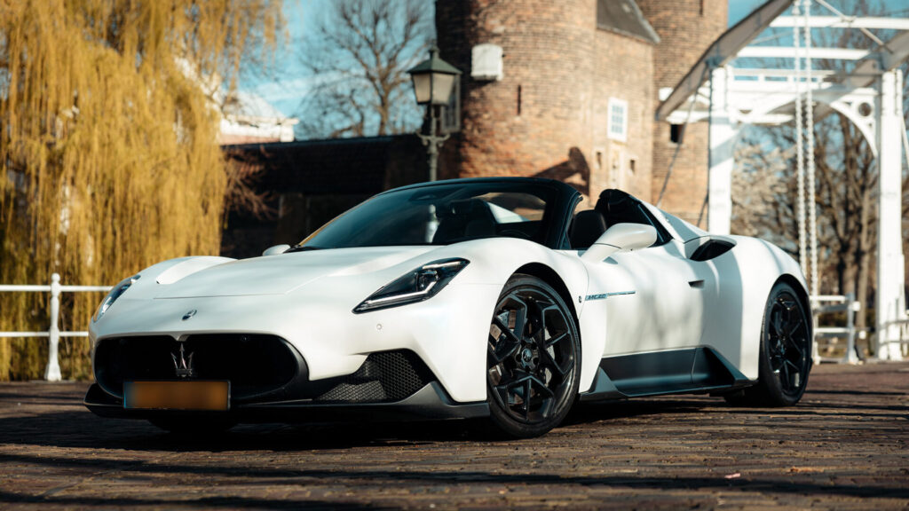 MASERATI MC20 CIELO wit 3x