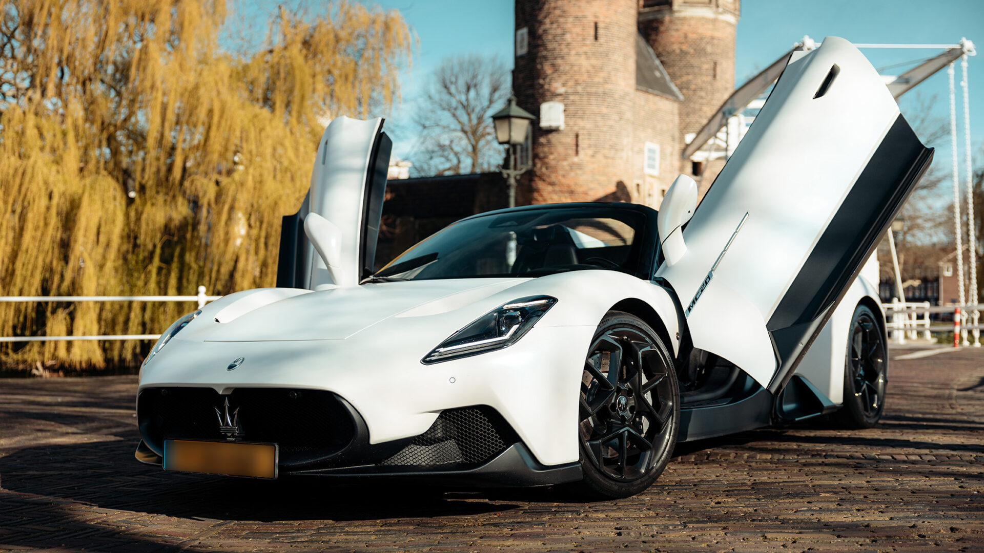 MASERATI MC20 CIELO wit 6 1