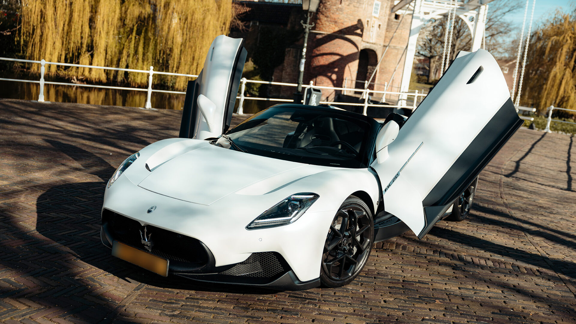 MASERATI MC20 CIELO wit 7 1