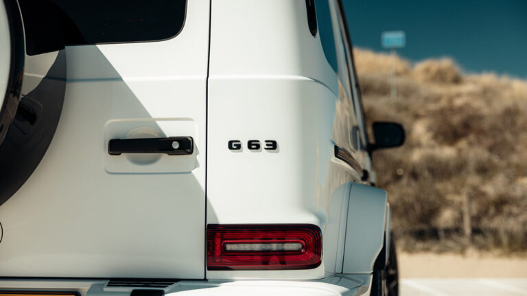 Mercedes G-wagon G-63 AMG wit achterkant