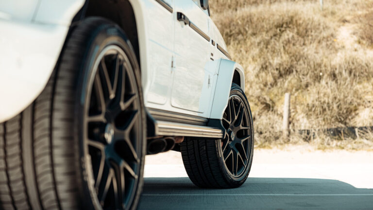 Mercedes G-wagon G-63 AMG wit details zijkant