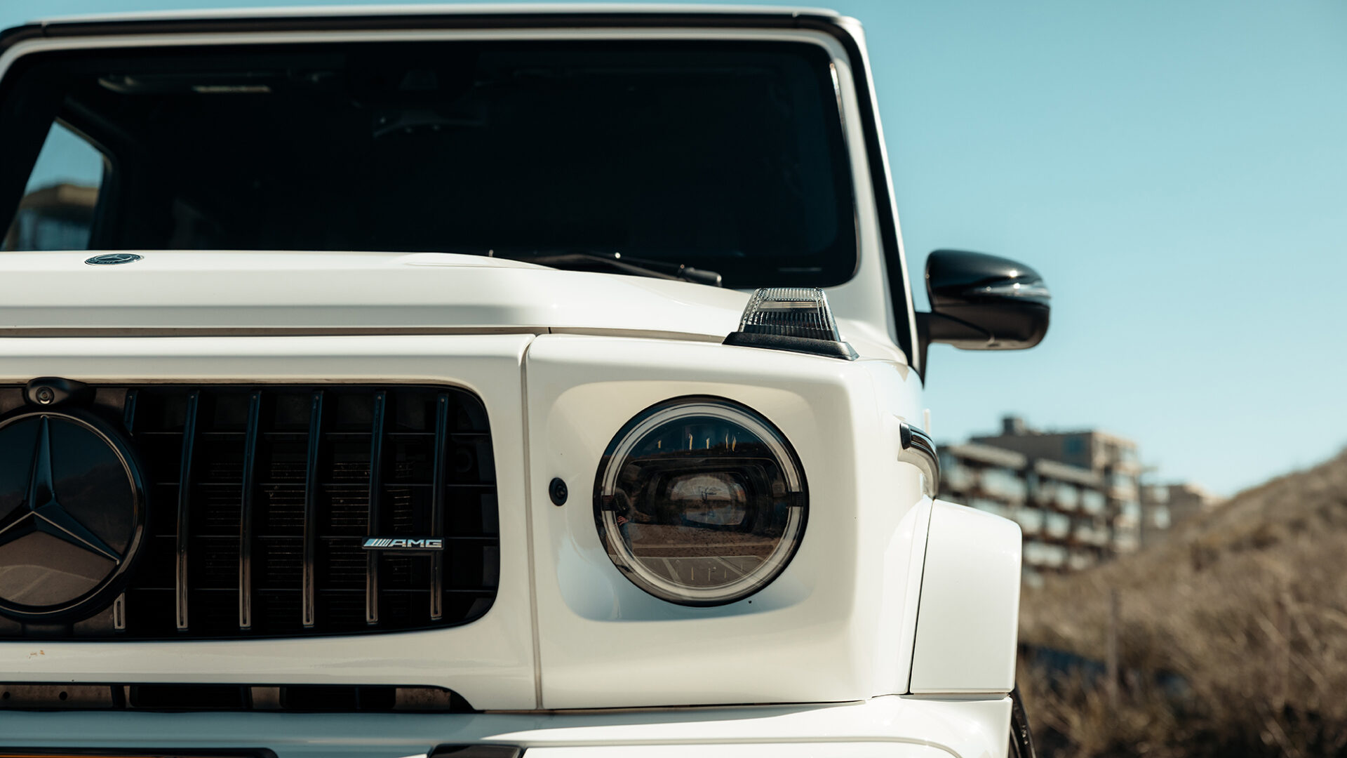 Mercedes G-wagon G-63 AMG wit details voorkant