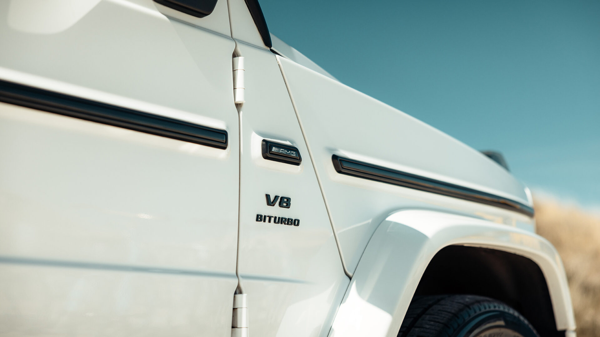 Mercedes G-wagon G-63 AMG wit details zijkant