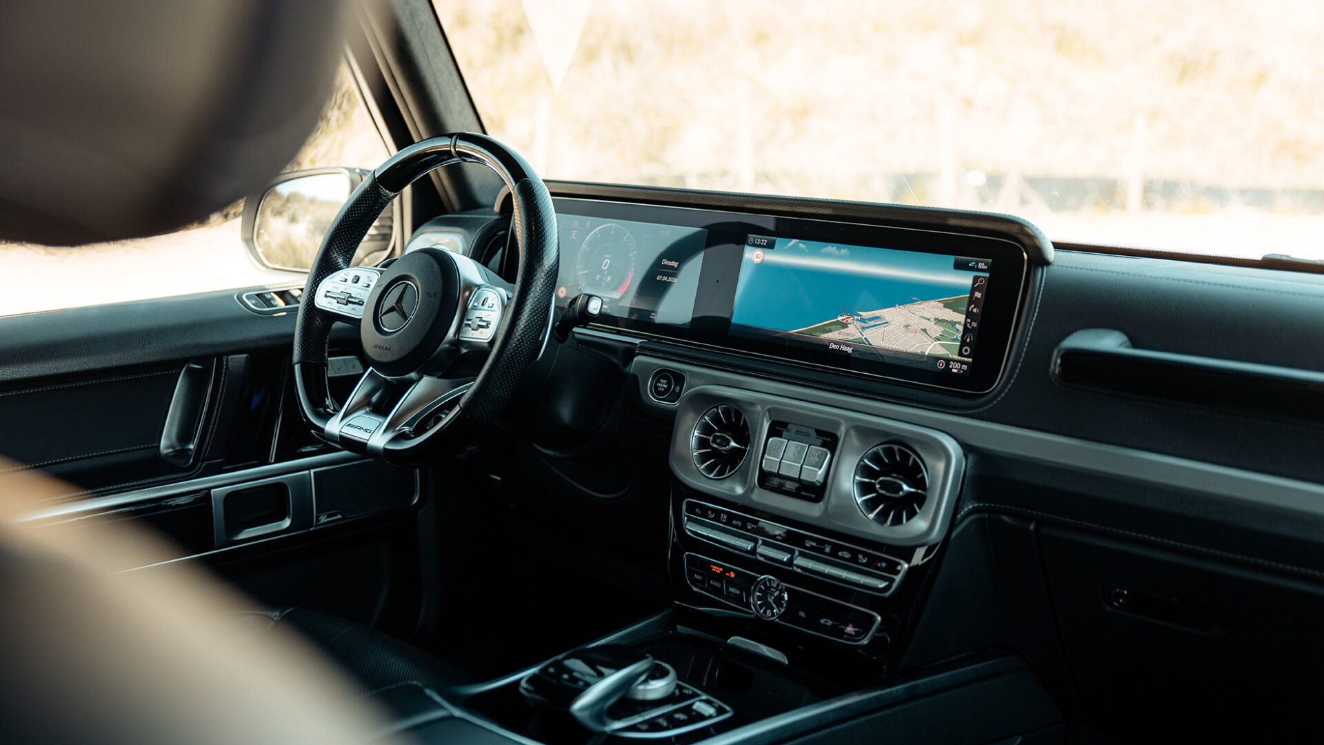 Mercedes G-wagon G-63 AMG wit details binnenkant