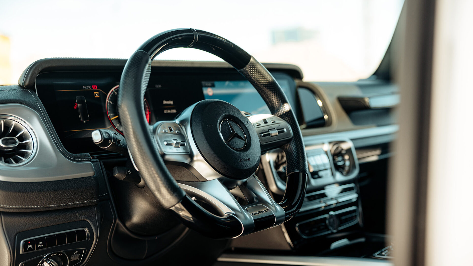 Mercedes G-wagon G-63 AMG wit details binnenkant
