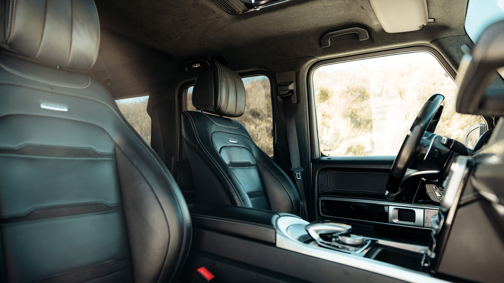 Mercedes G-wagon G-63 AMG wit details binnenkant