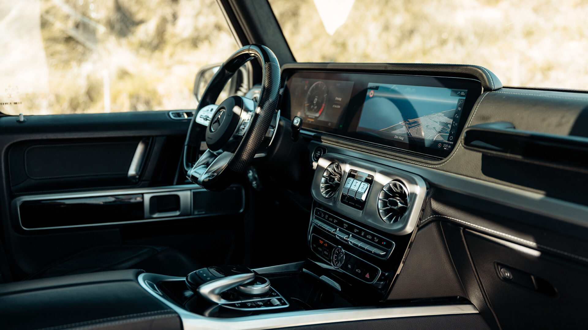 Mercedes G-wagon G-63 AMG wit details binnenkant