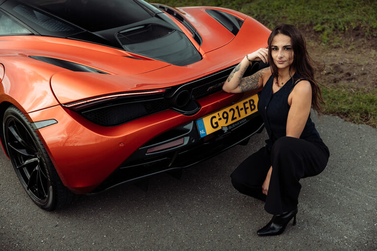 Mclaren 720s achteraanzicht dichtbij