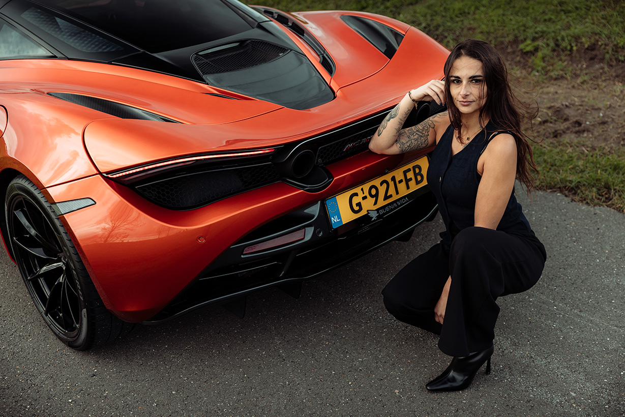 Mclaren 720s achteraanzicht dichtbij