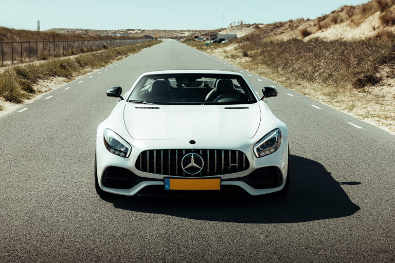 Mercedes AMG GTC wit frontaal