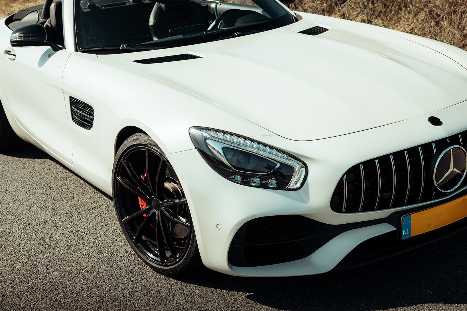 Mercedes AMG GTC wit motorkap
