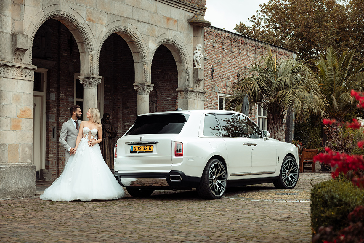 Rolls Royce Cullinan achteraanzicht