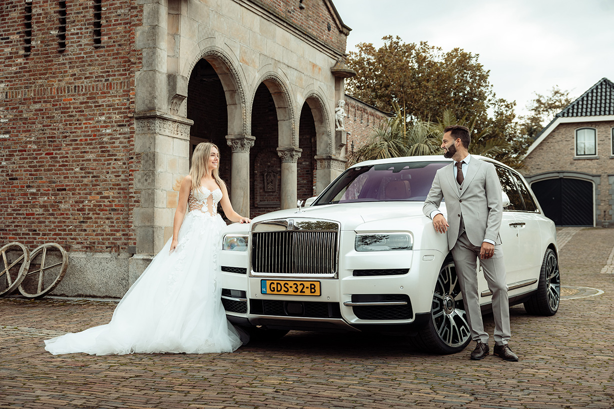 Rolls Royce Cullinan vooraanzicht