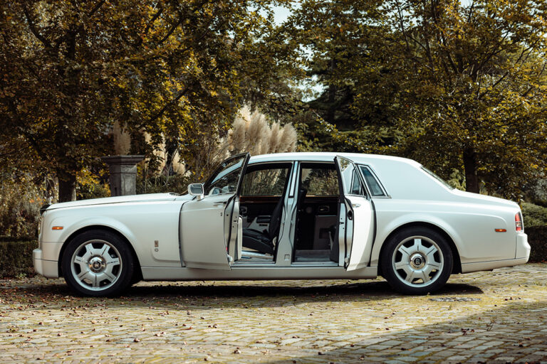 Rolls Royce Zijaanzicht deuren open