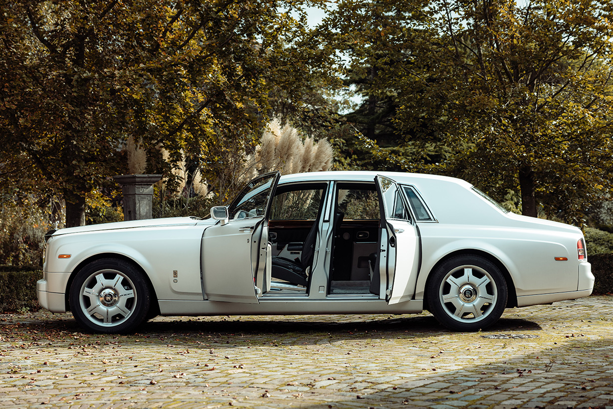 Rolls Royce Zijaanzicht deuren open