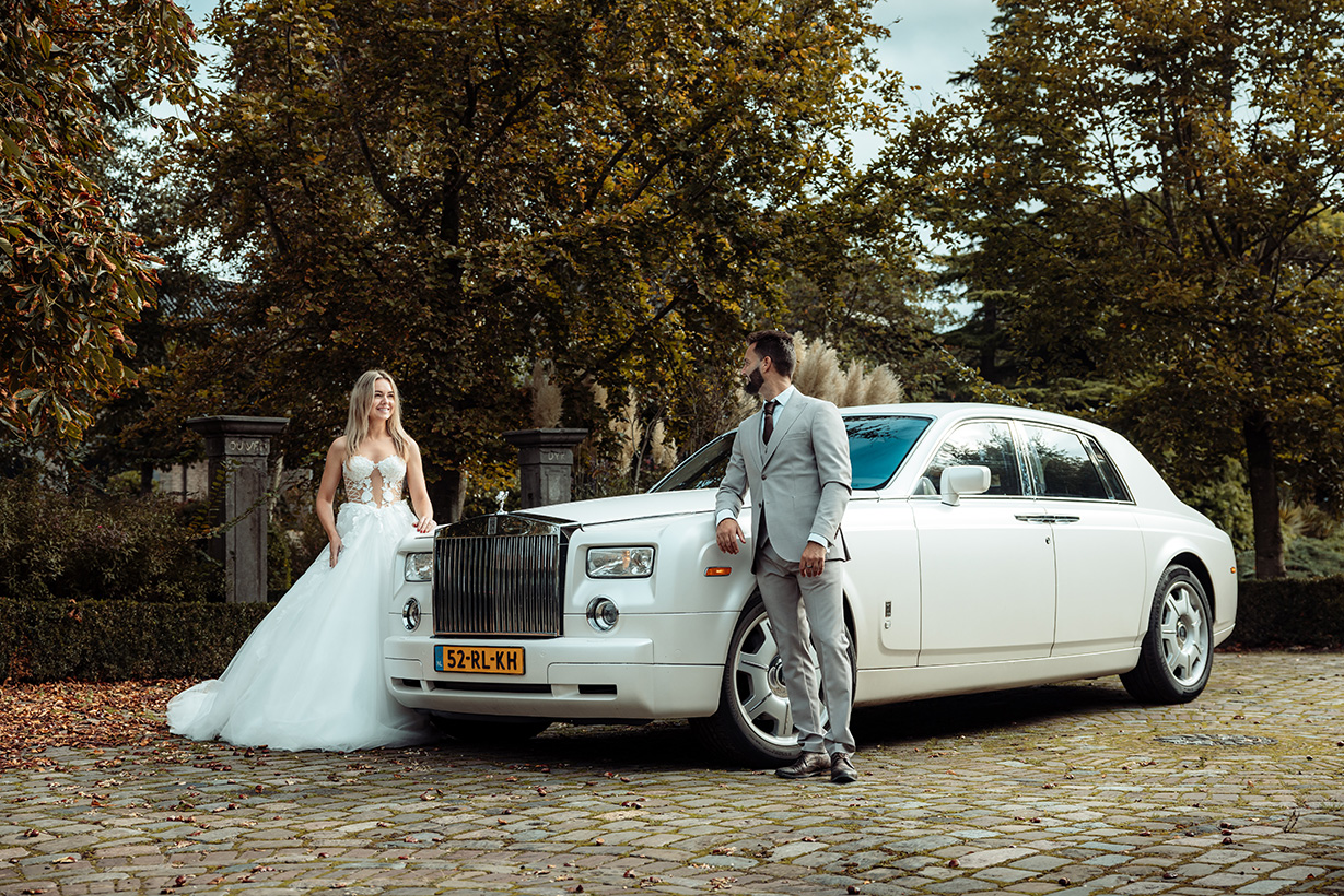 Rolls Royce vooraanzicht schuin 2