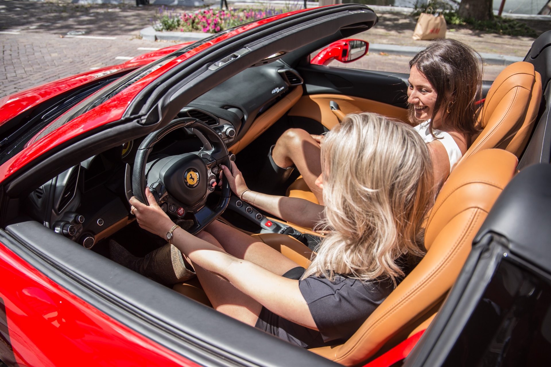 ferrari 488 spider interieur