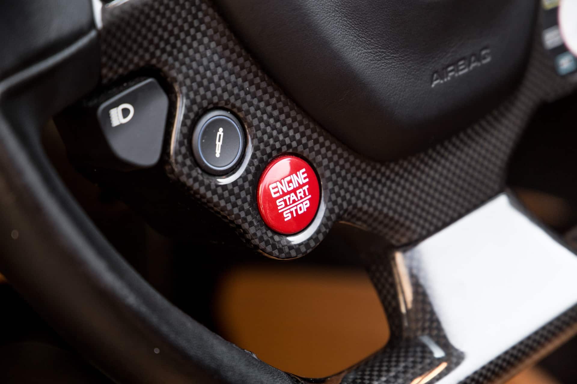 ferrari 488 spider start stop knop