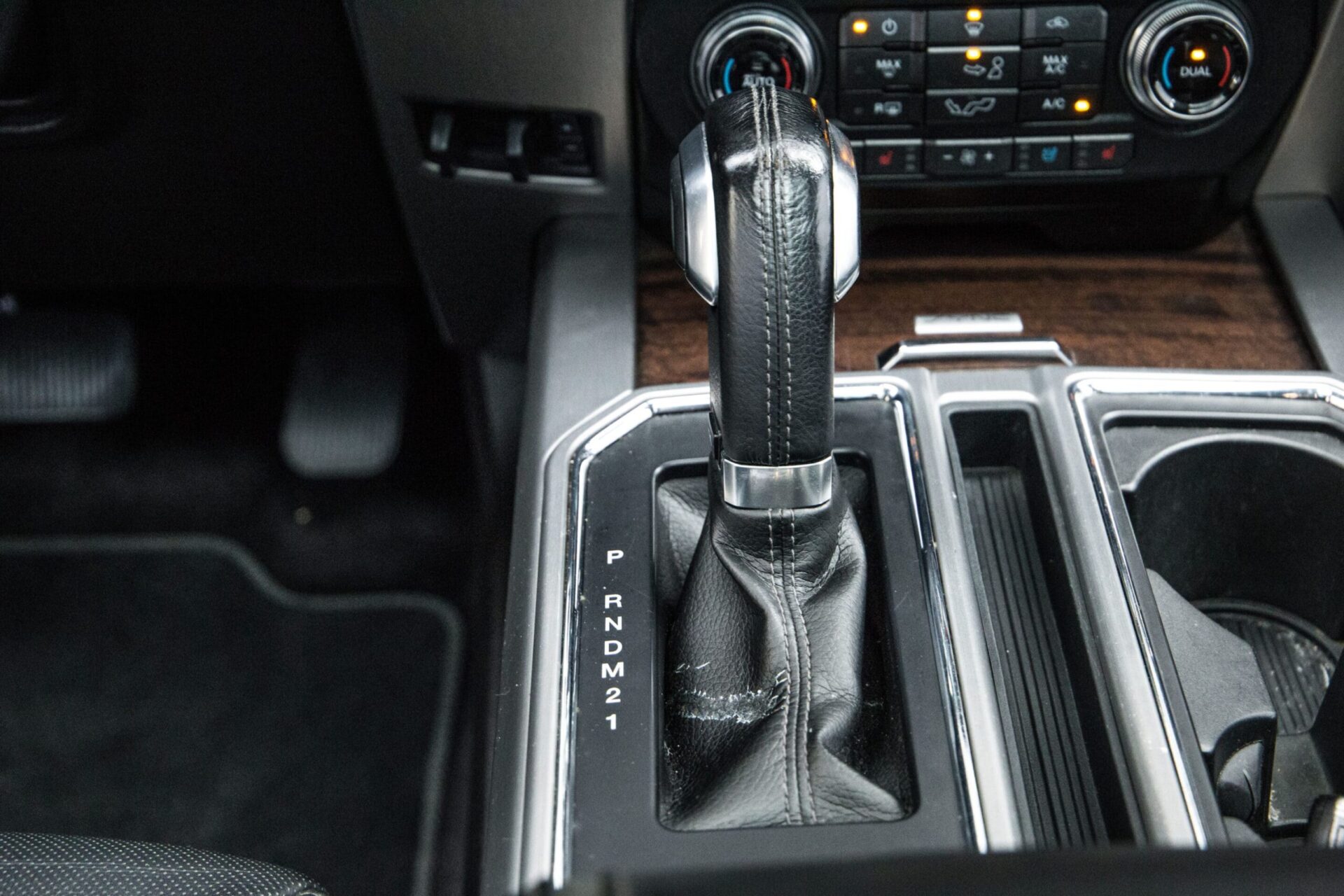 ford f 150 middenconsole scaled