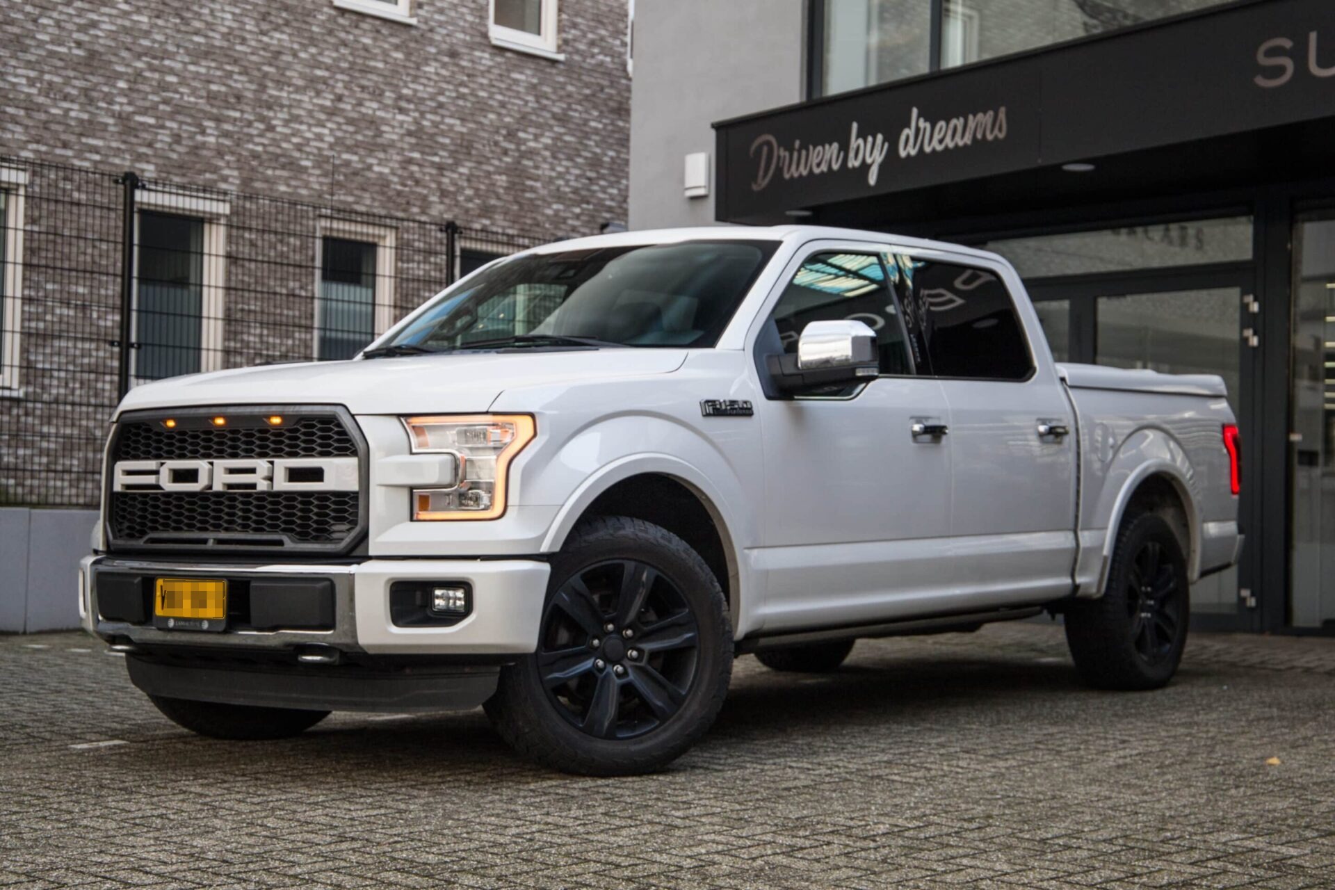 ford f 150 vooraanzicht scaled