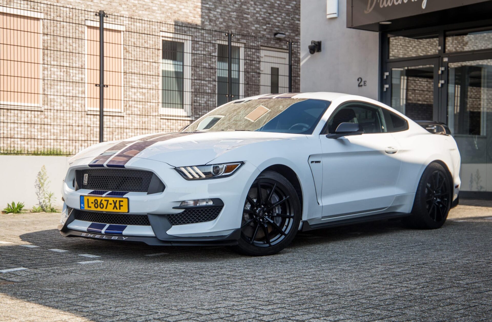 ford mustang shelby gt350 vooraanzicht scaled