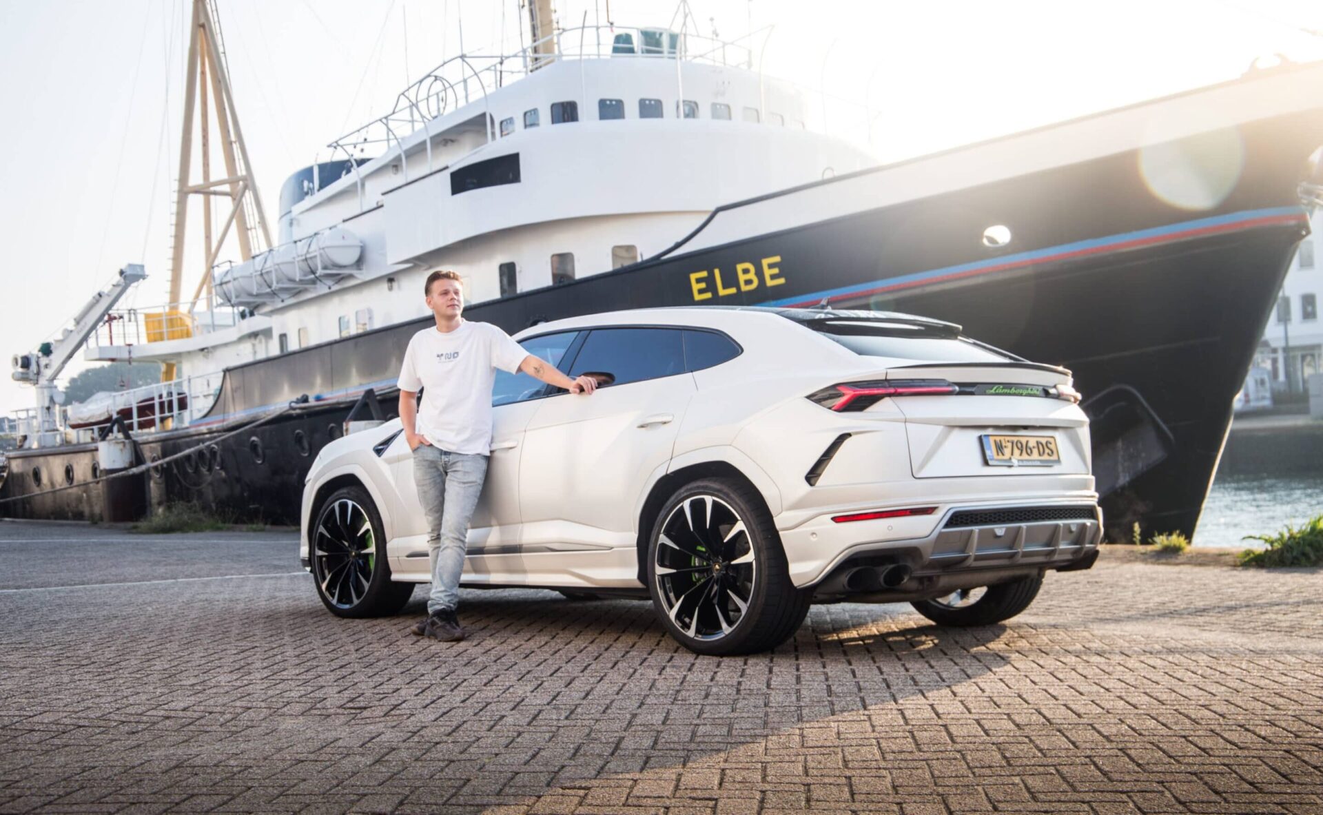 lamborghini urus achteraanzicht scaled