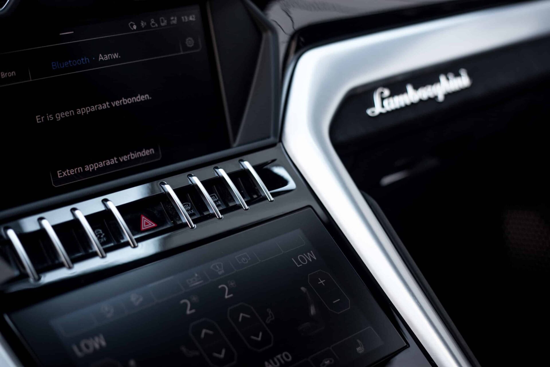 lamborghini urus beeldscherm scaled