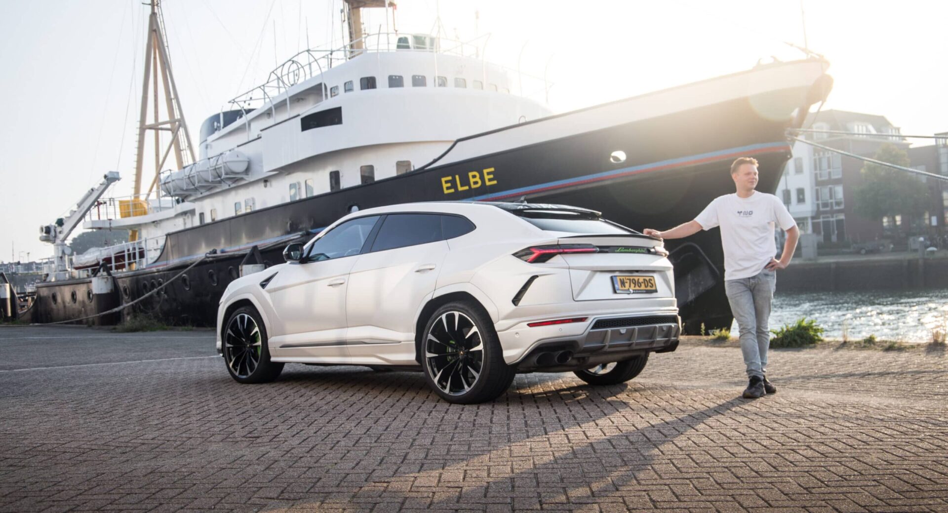 lamborghini urus buiten 2 scaled