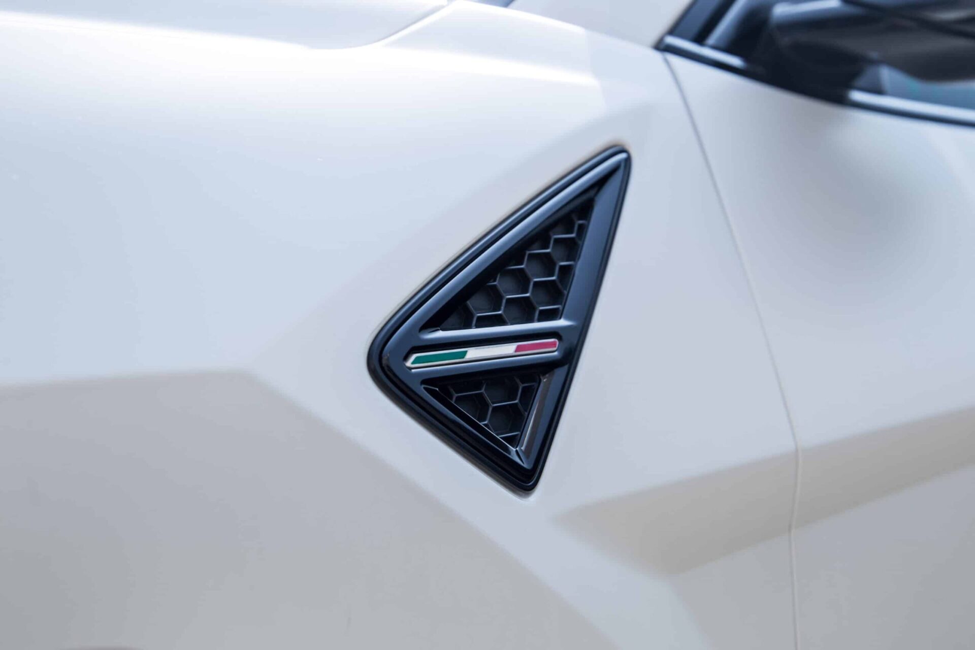 lamborghini urus detail scaled