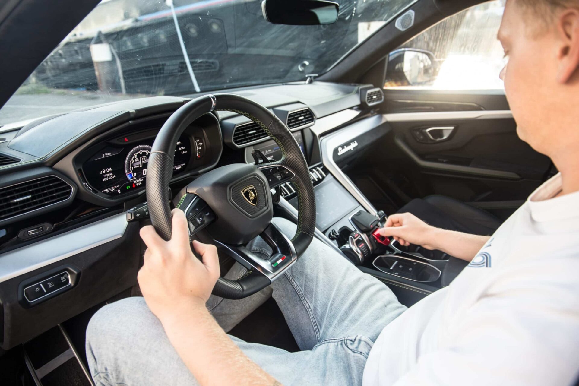 lamborghini urus interieur scaled