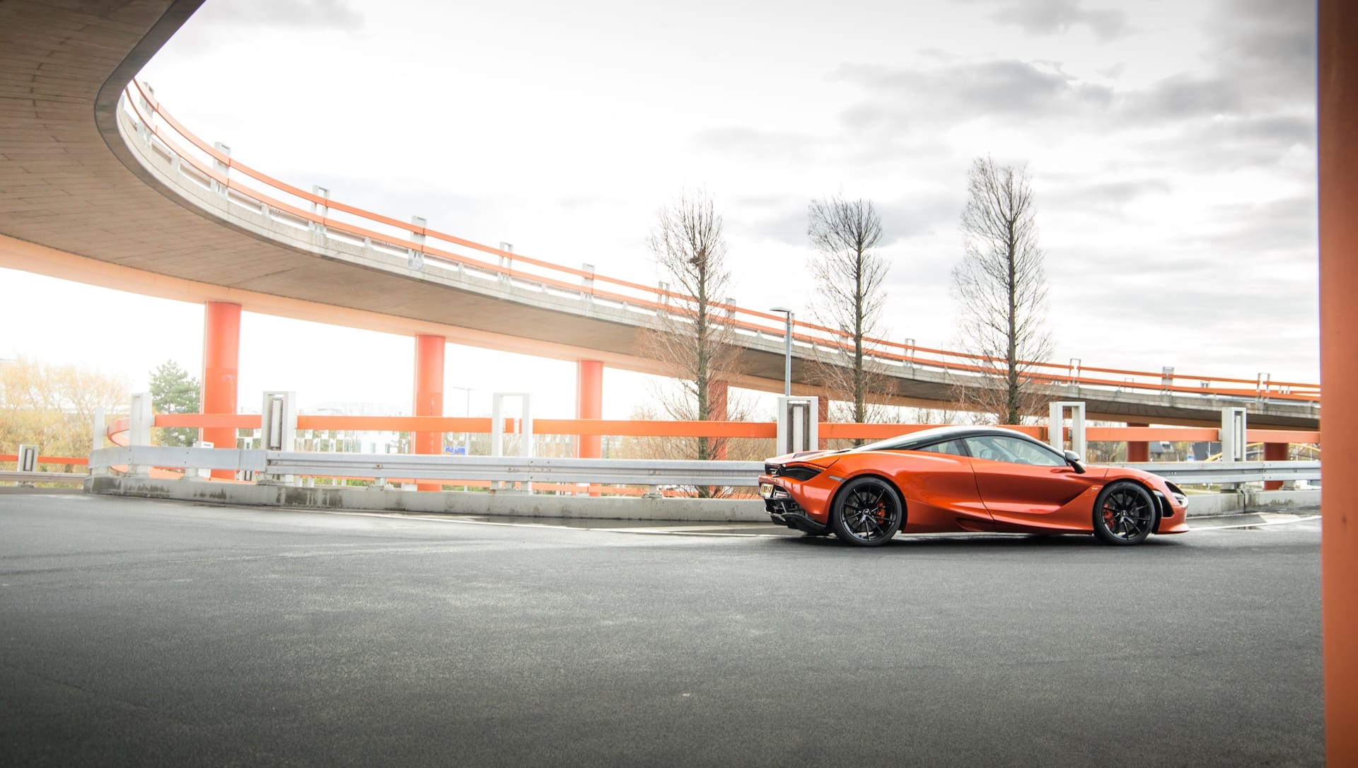 mclaren 720s zijaanzicht 3