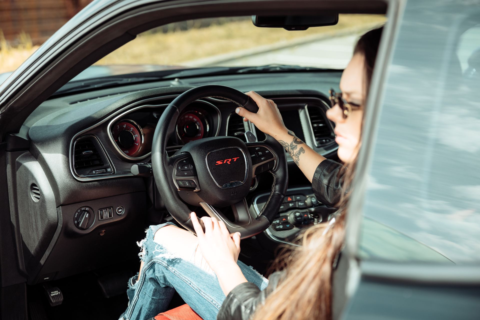 dodge challenger hellcat interieur