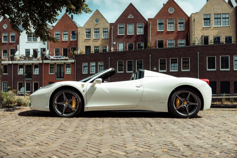 ferrari 458 spider zijaanzicht dak open